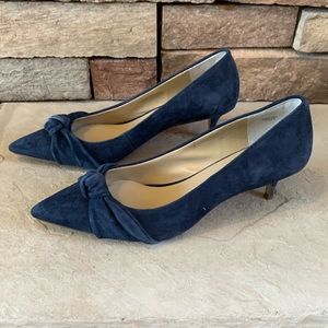 Ann Taylor sz 7.5 blue suede pointed toe kitten heels